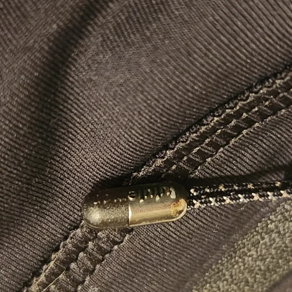 LULULEMON crop black leggings. Missing size tag but perfect condition - Picture 7 of 13